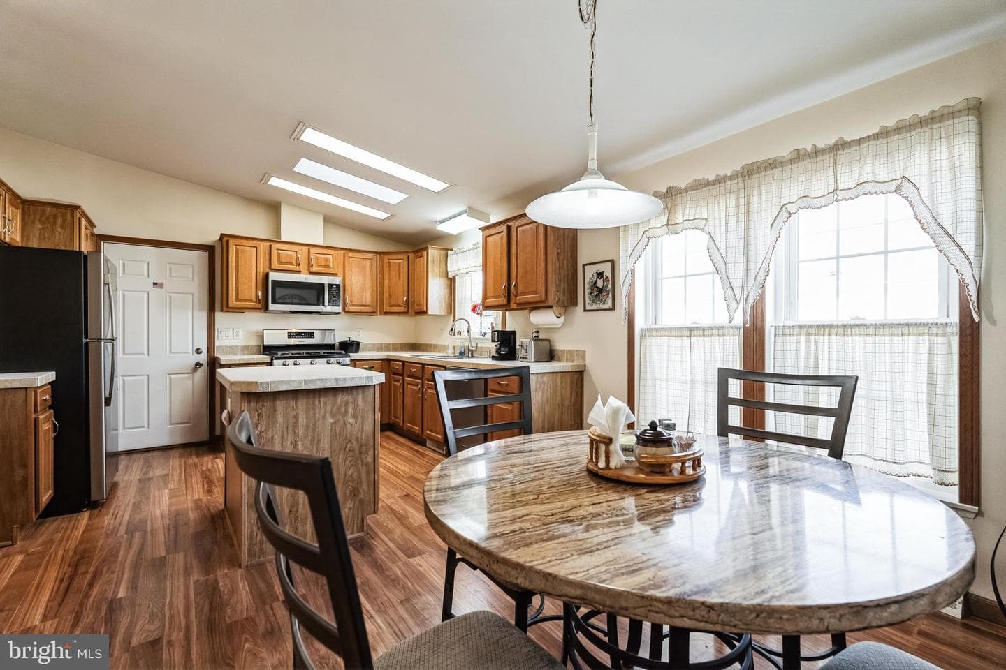 502 Village Way photo 15