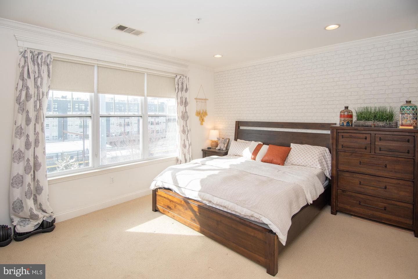 300 W Elm Street #2115 photo 15