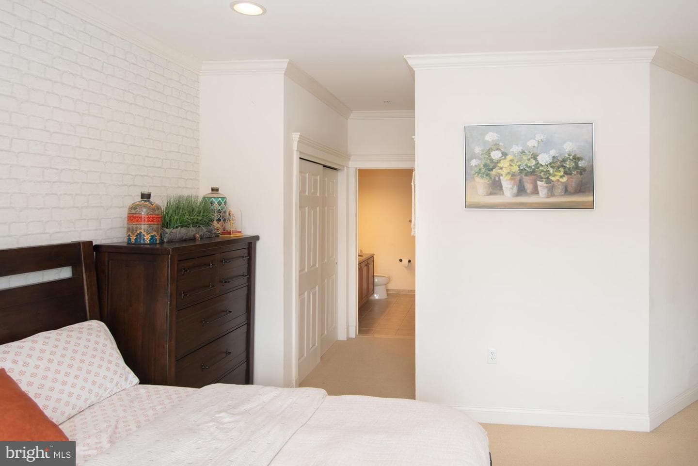 300 W Elm Street #2115 photo 17