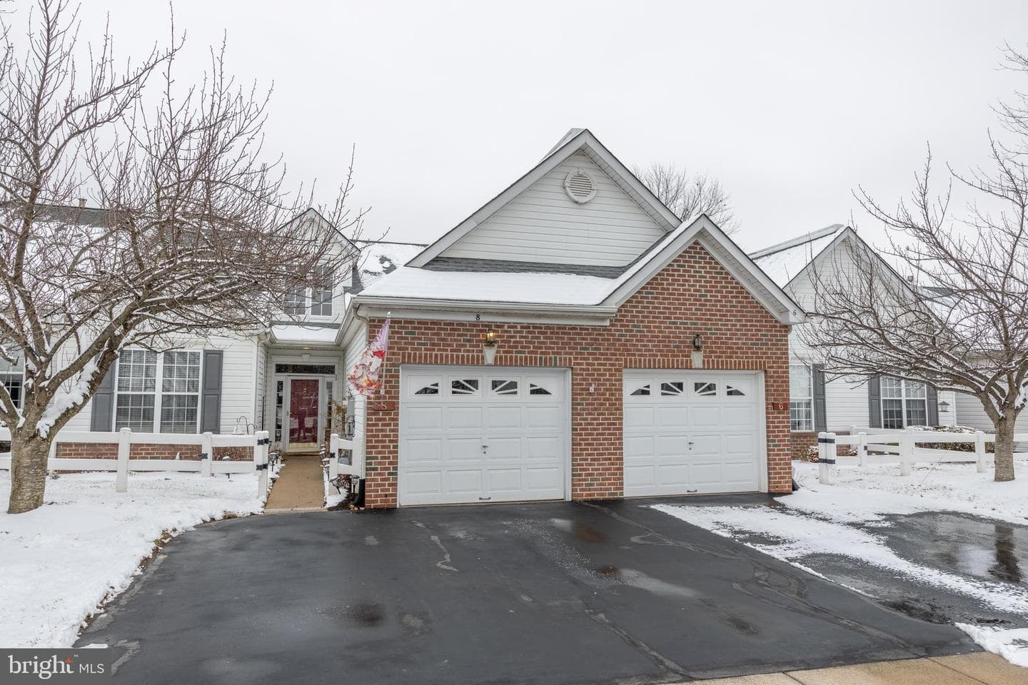 8 Newbury Way photo 2