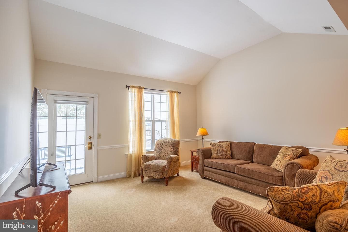 8 Newbury Way photo 4