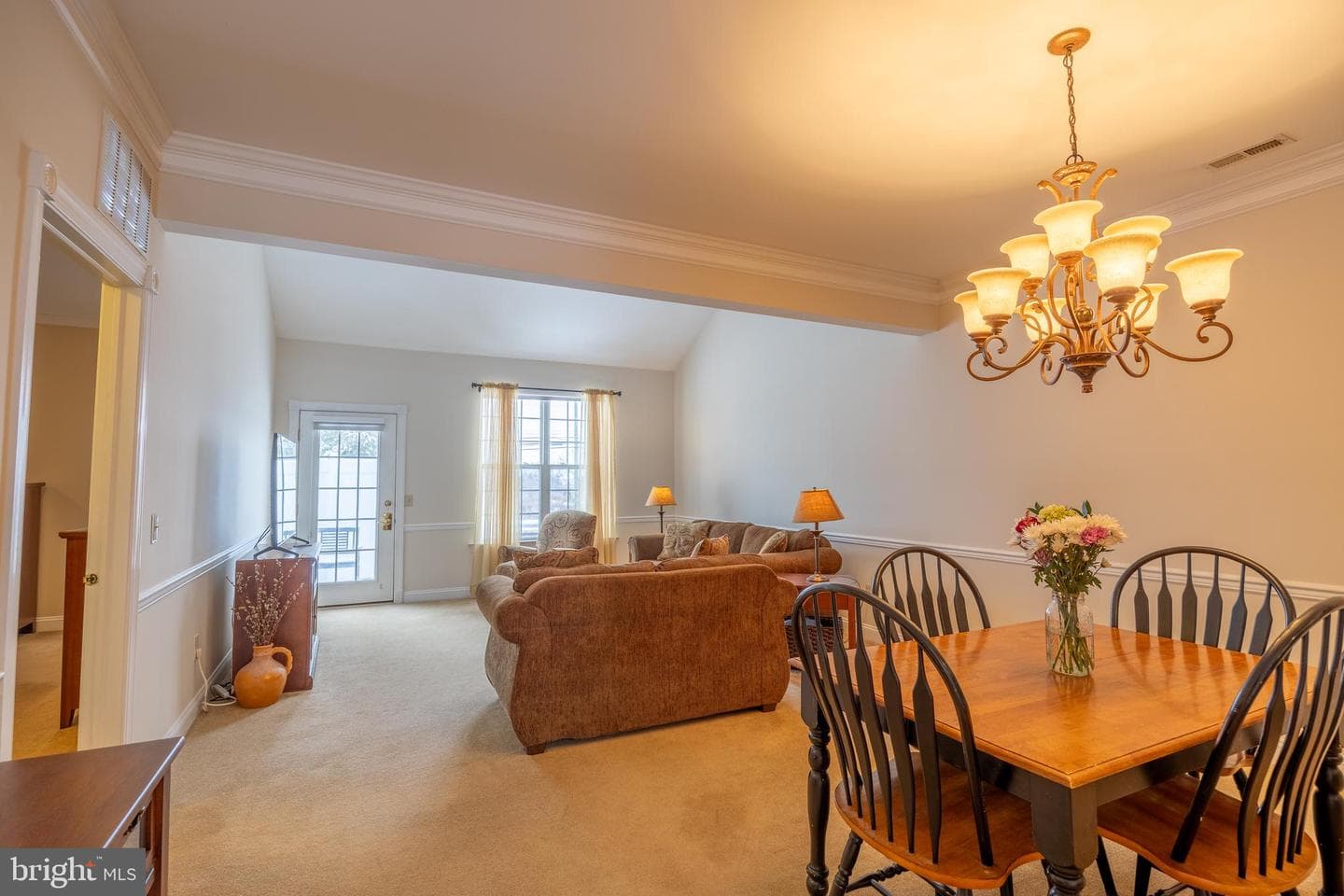 8 Newbury Way photo 5