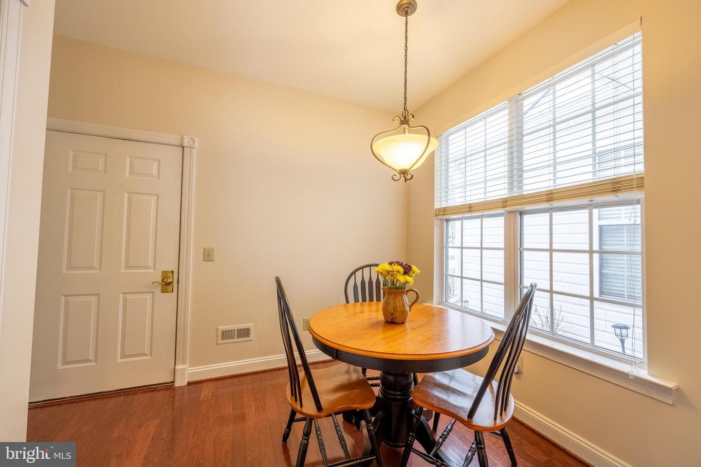 8 Newbury Way photo 9