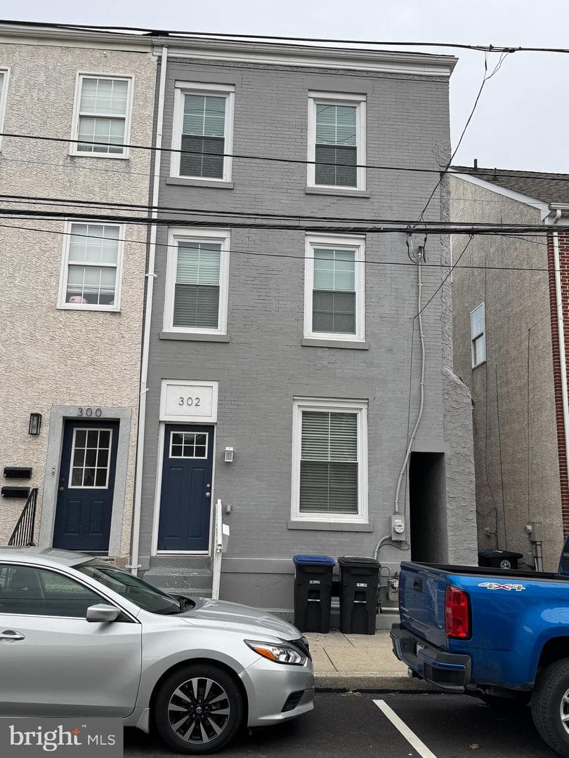 302 E Elm Street photo 1