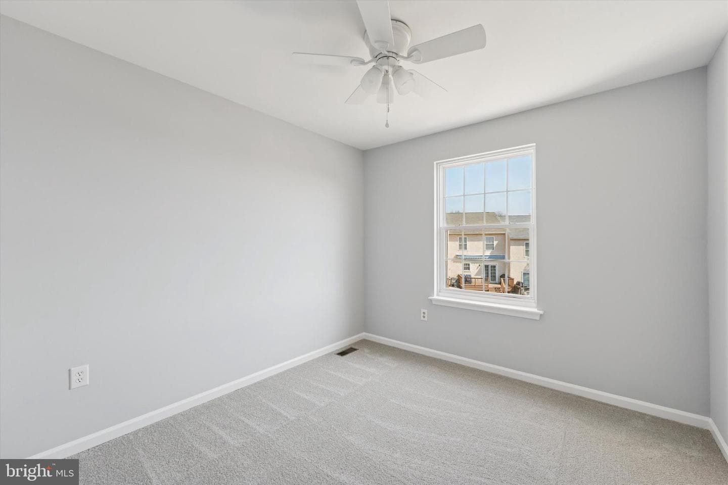 624 Coates Lane photo 18