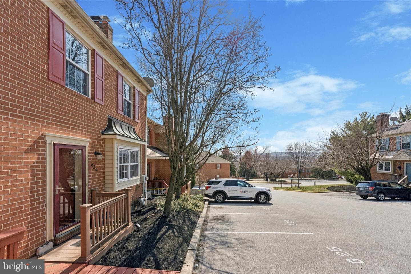 624 Coates Lane photo 3