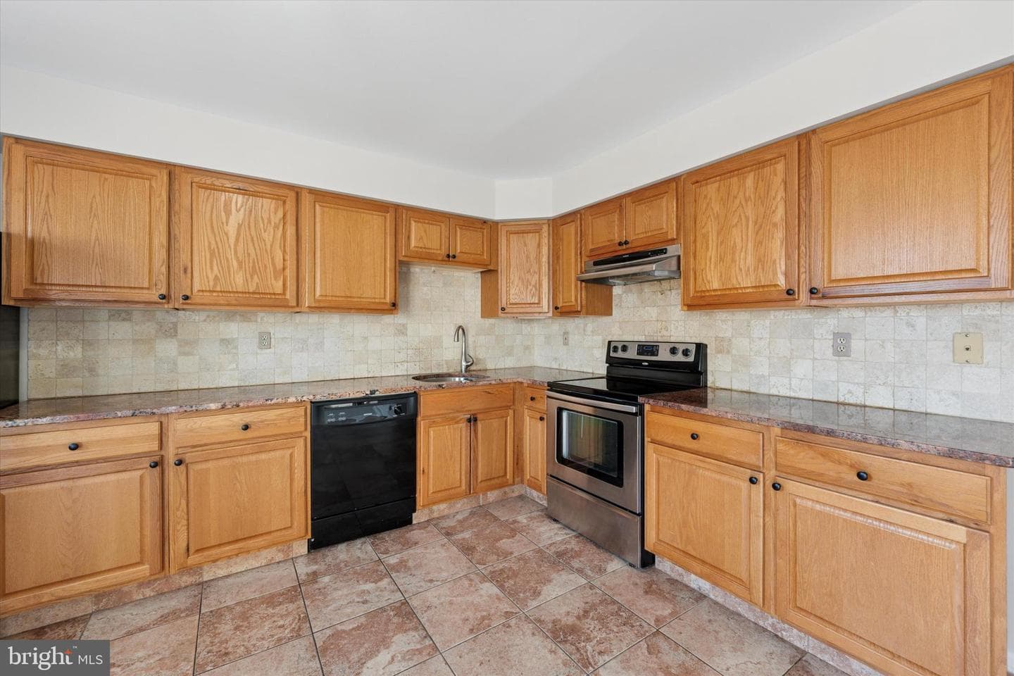 624 Coates Lane photo 9