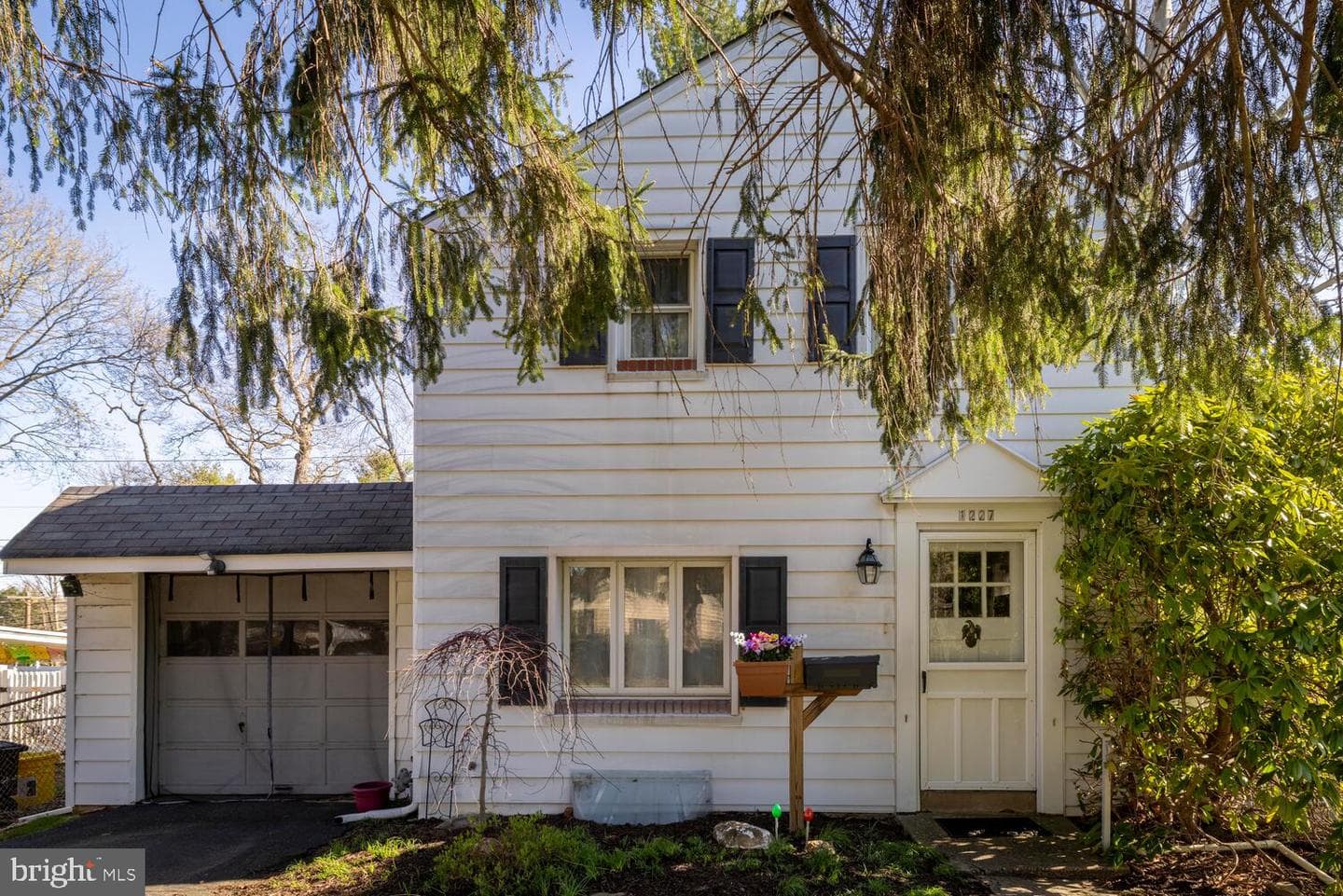 1227 Bruce Road photo 2
