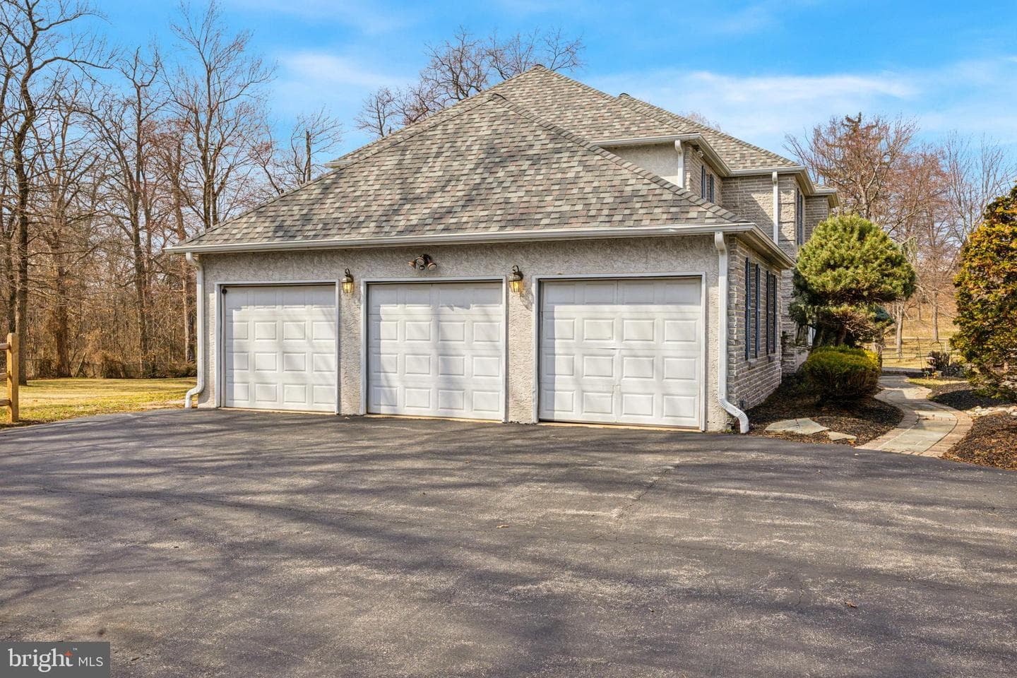 640 Chatham Lane photo 32
