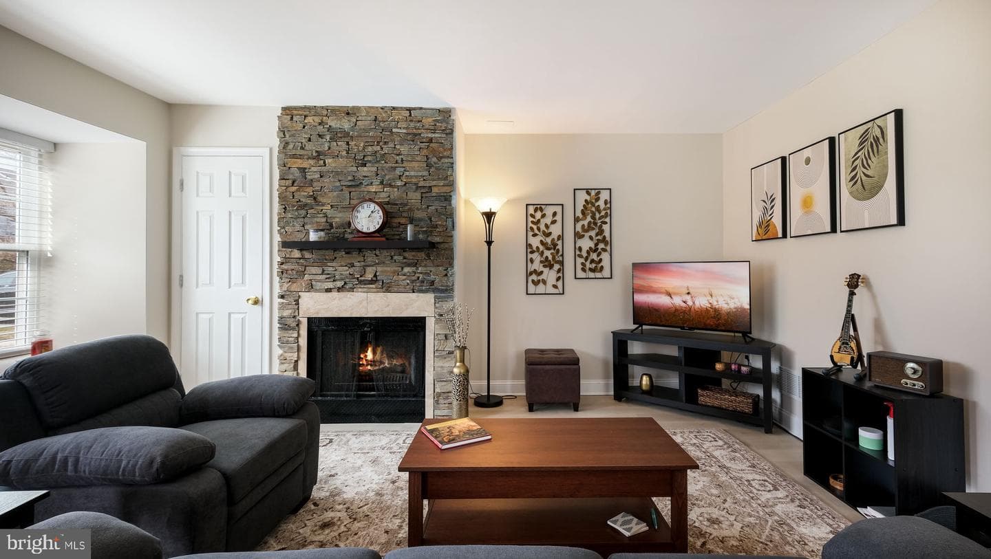 1107 Black Haw Lane photo 7
