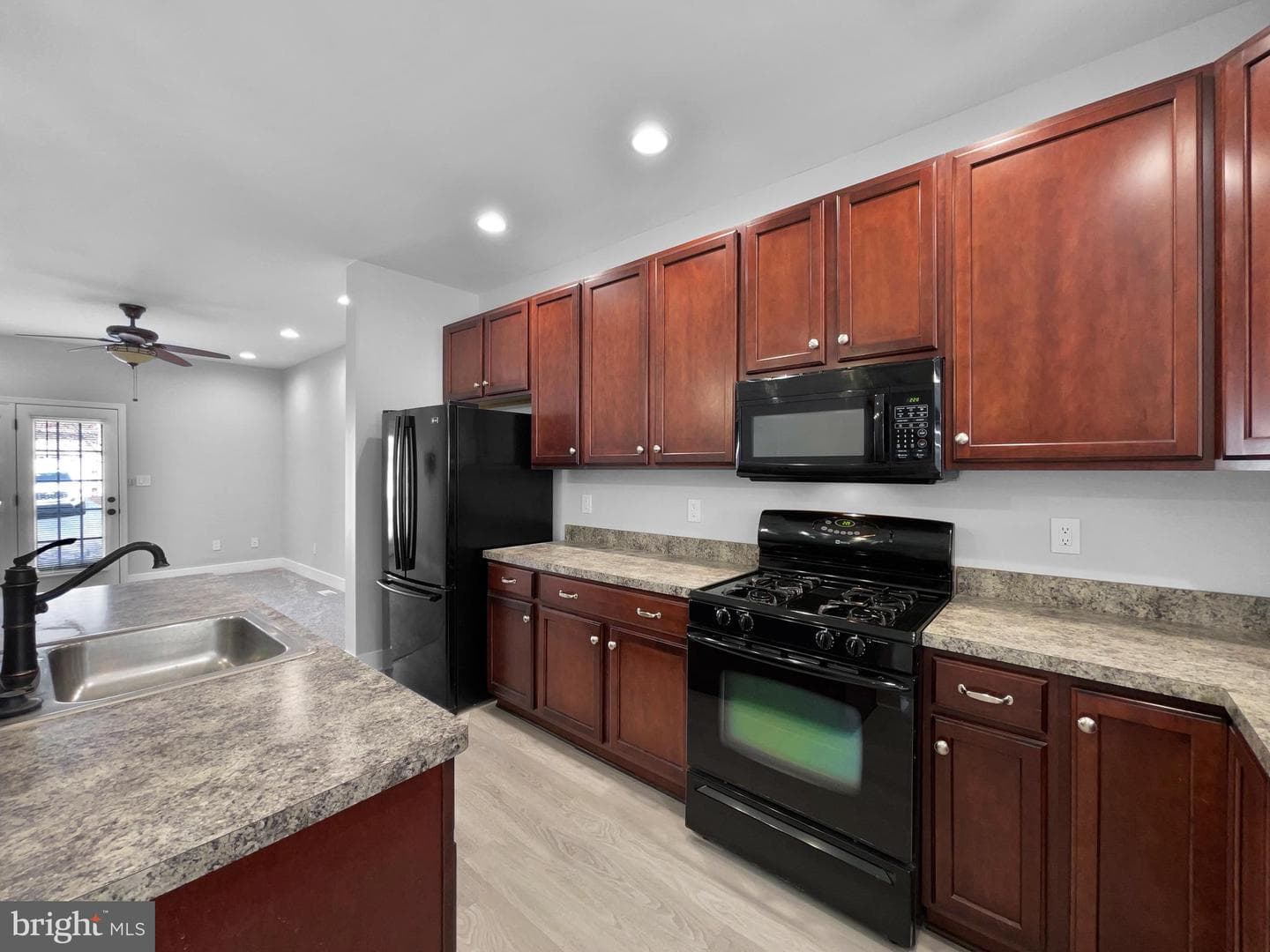 1089 Rosemont Terrace photo 14
