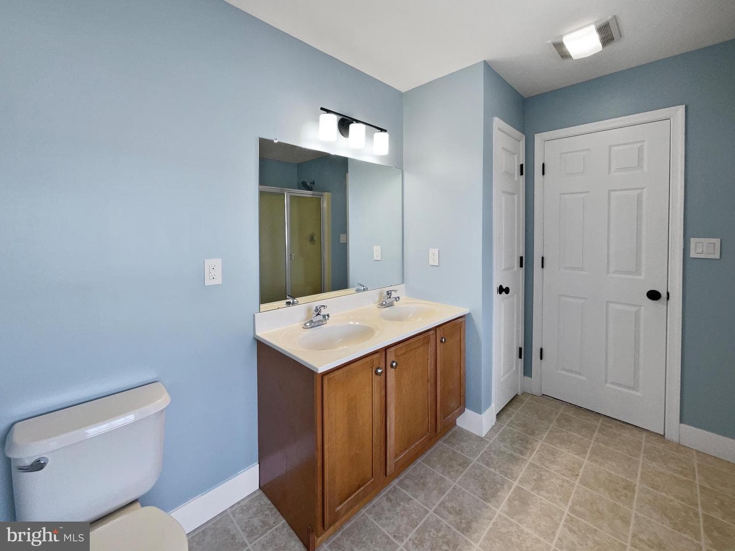 1089 Rosemont Terrace photo 35