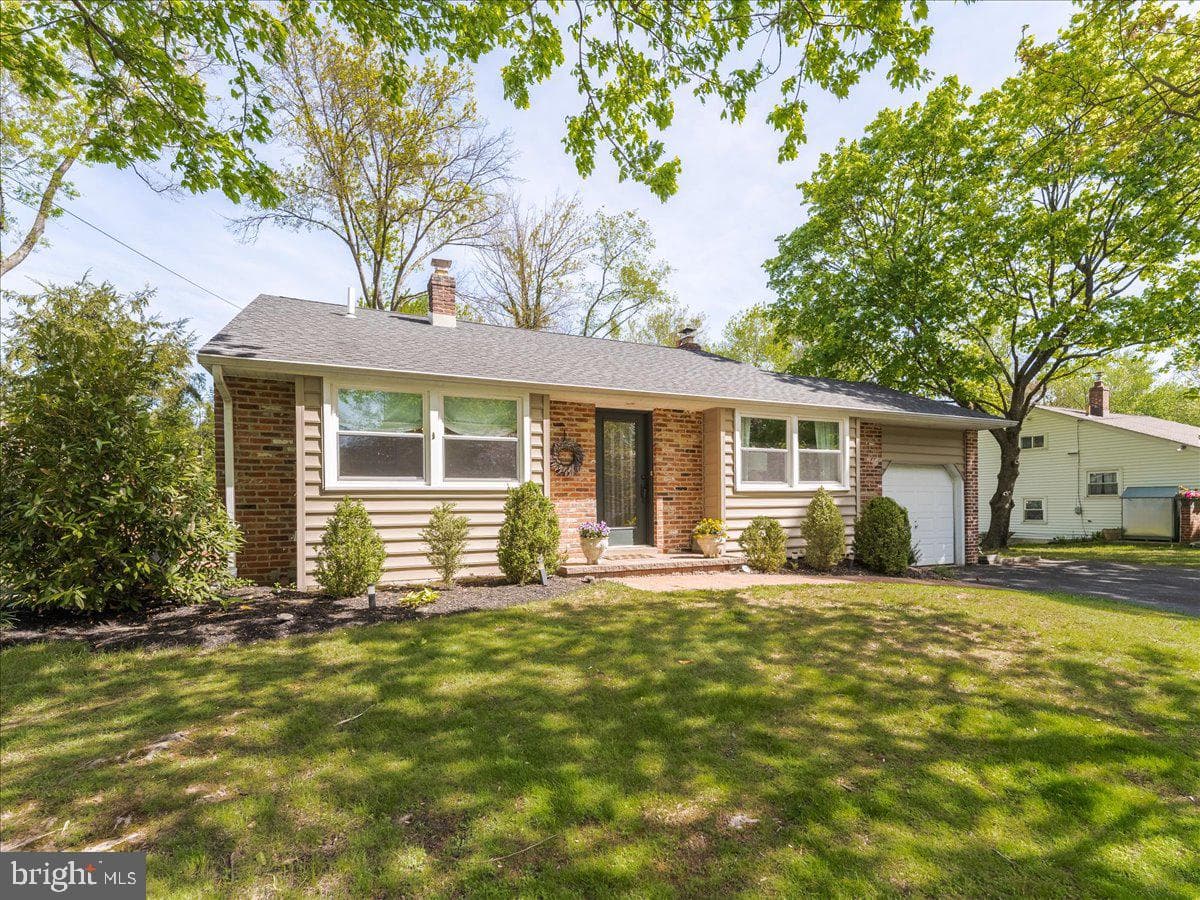 2737 Lantern Lane photo 2