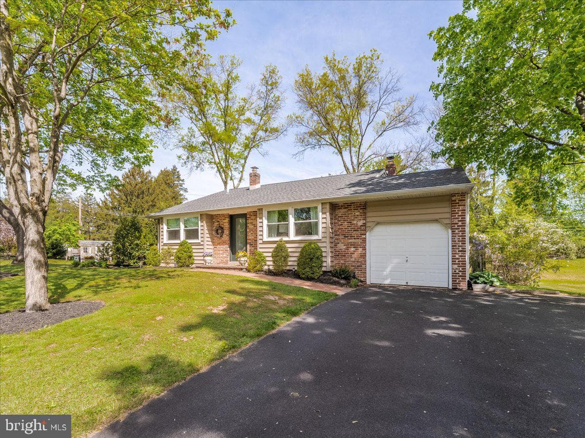 2737 Lantern Lane photo 3