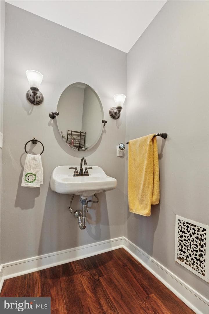 326 Maple Avenue photo 10