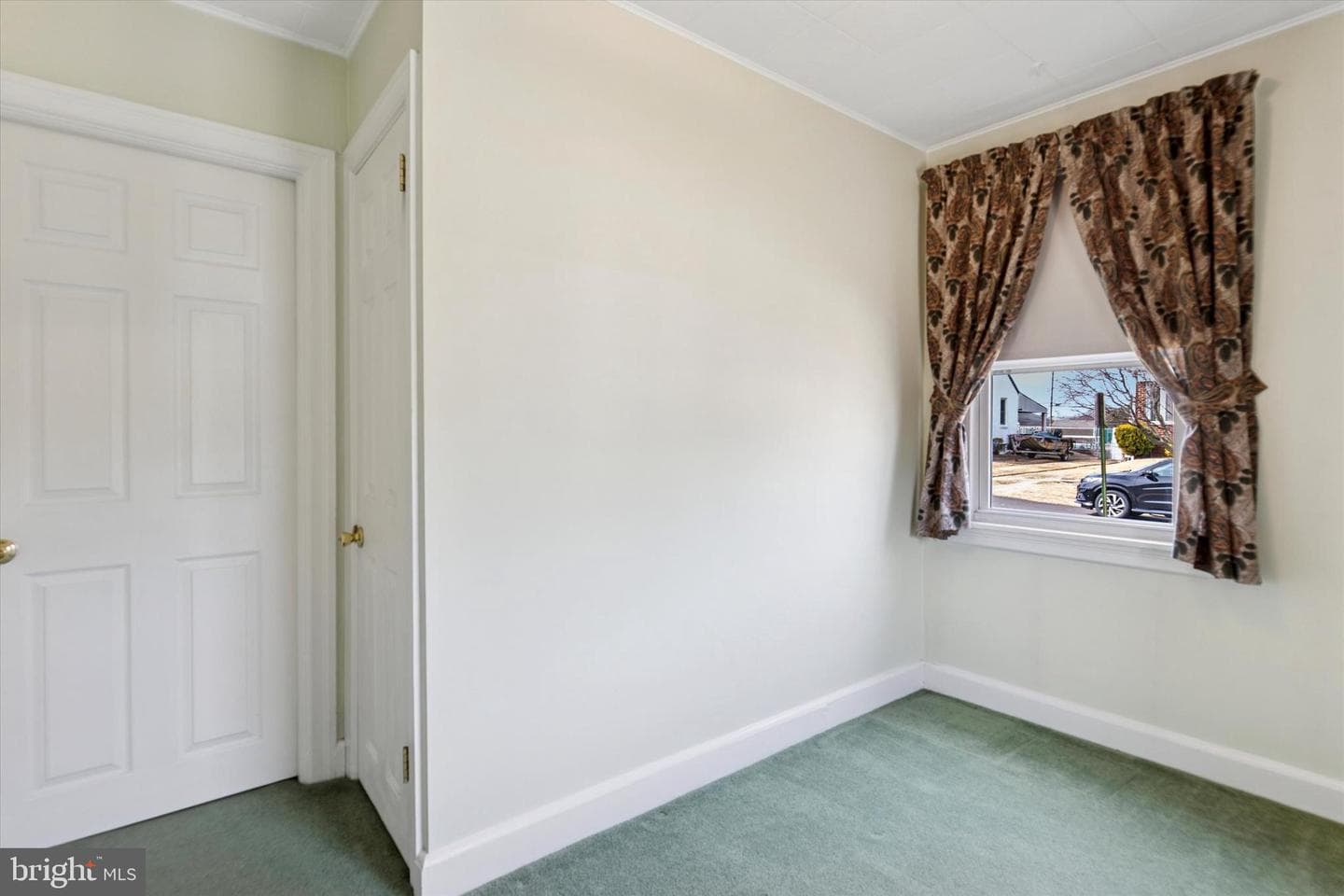 1019 Burke Avenue photo 17