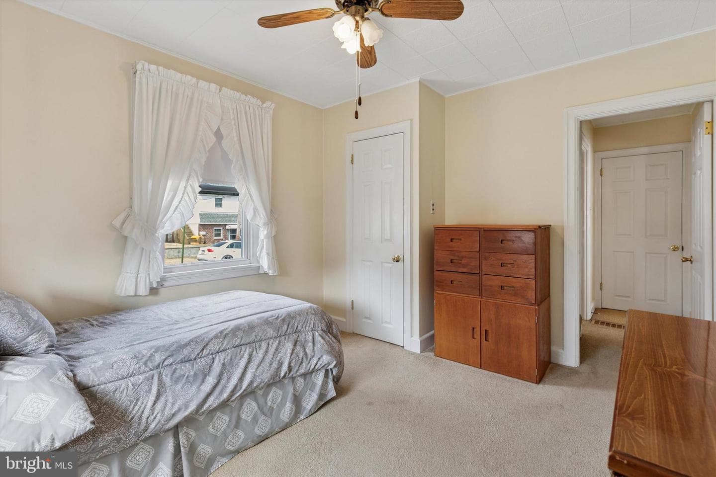 1019 Burke Avenue photo 19