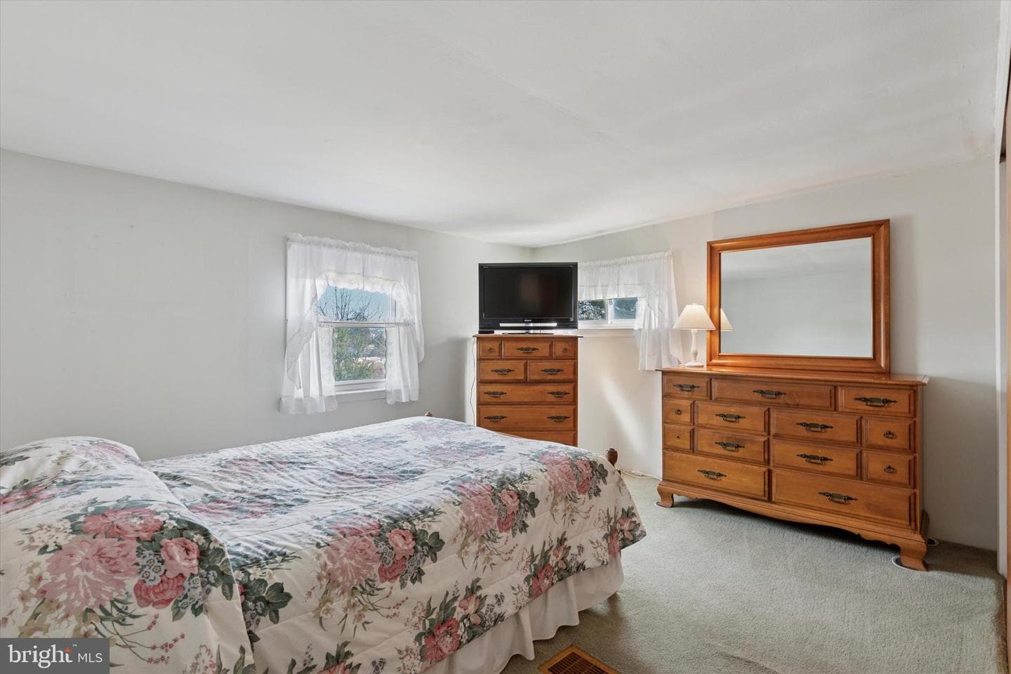 1019 Burke Avenue photo 9