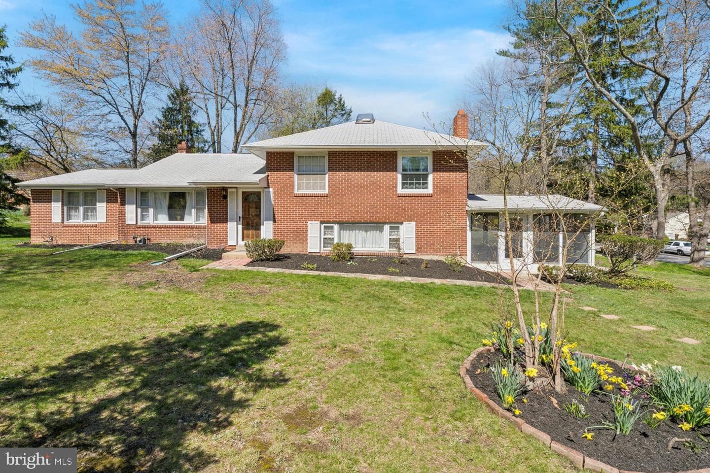 2340 Edgehill Road photo 3