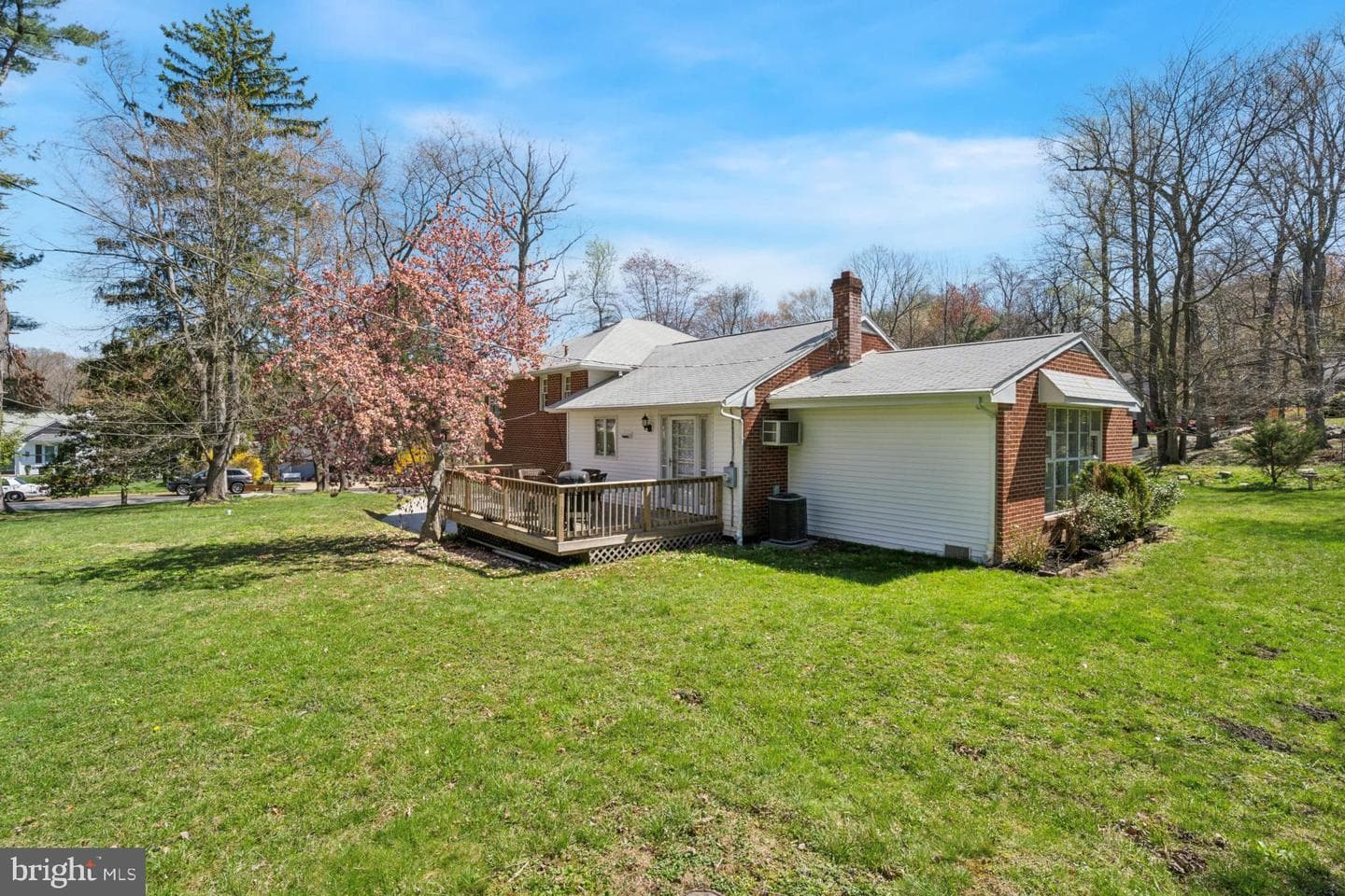 2340 Edgehill Road photo 4
