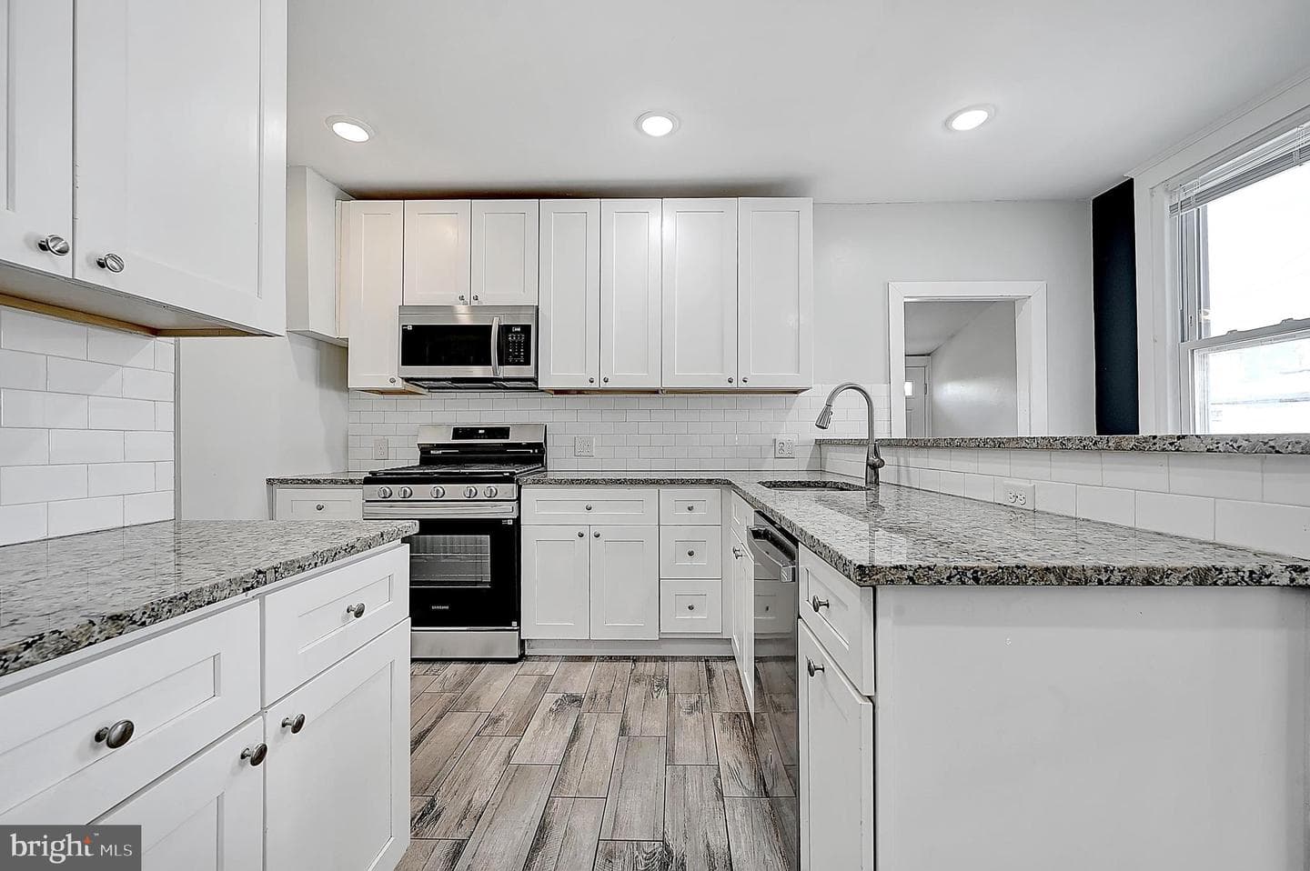 105 W Wood Street photo 19