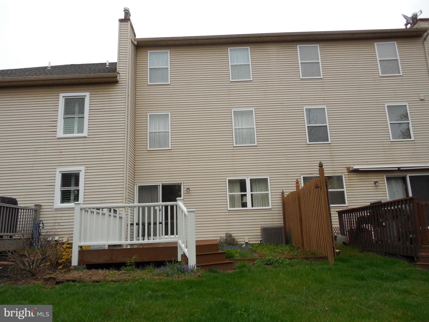 323 Parkview Drive photo 4