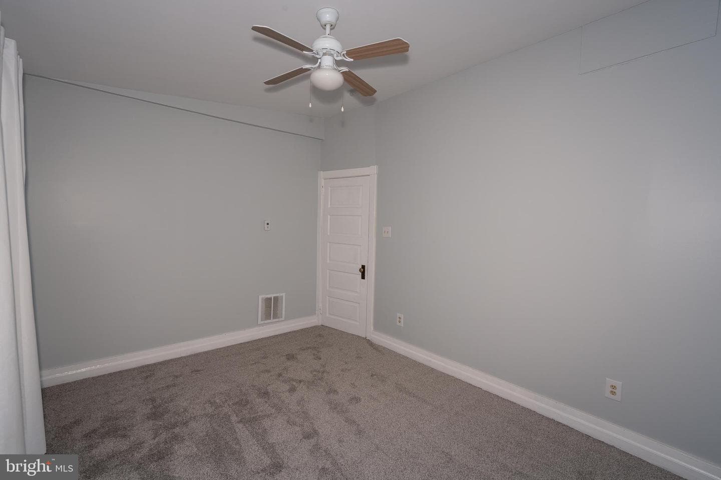 917 Queen Street photo 22