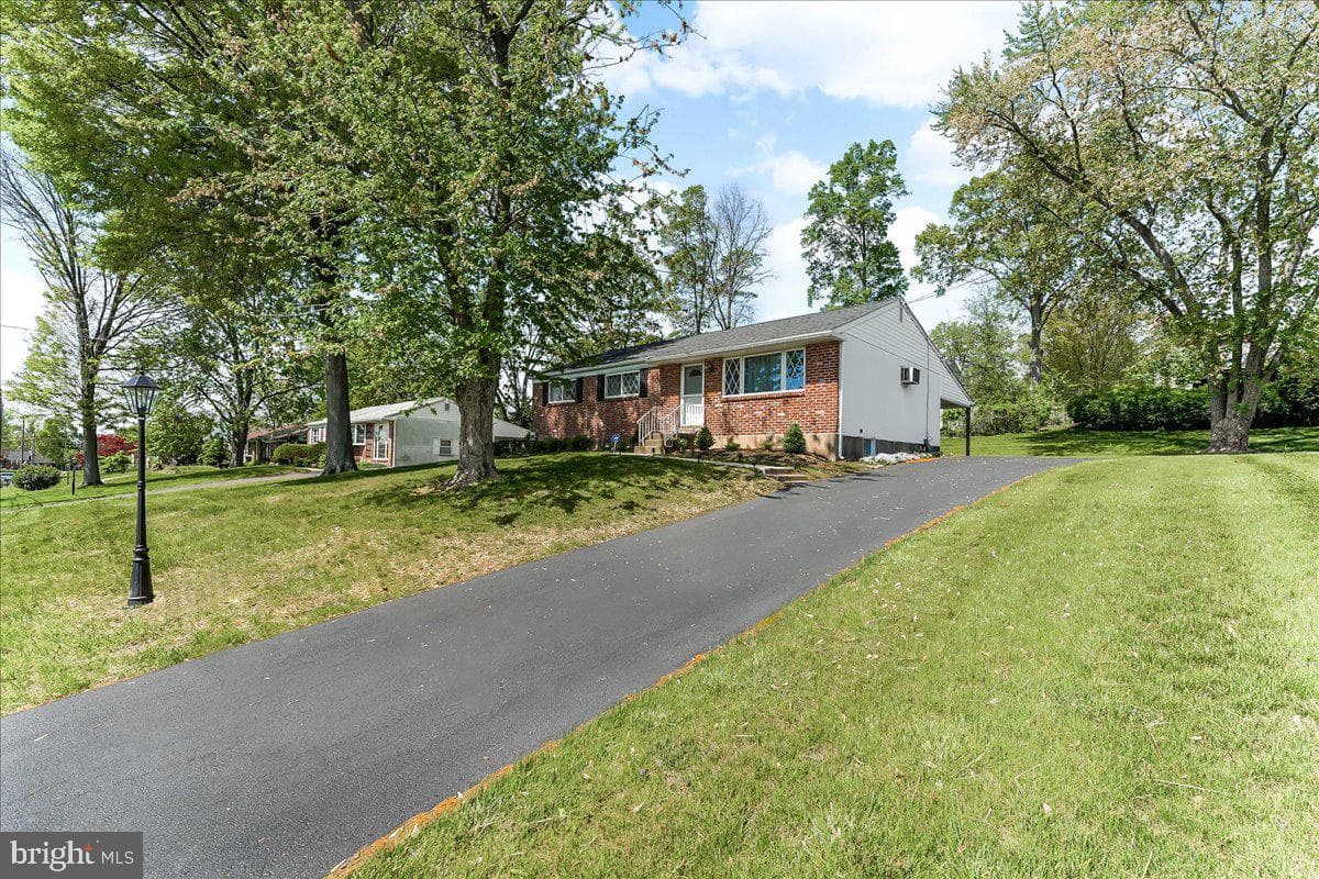3205 Sharon Lane photo 2