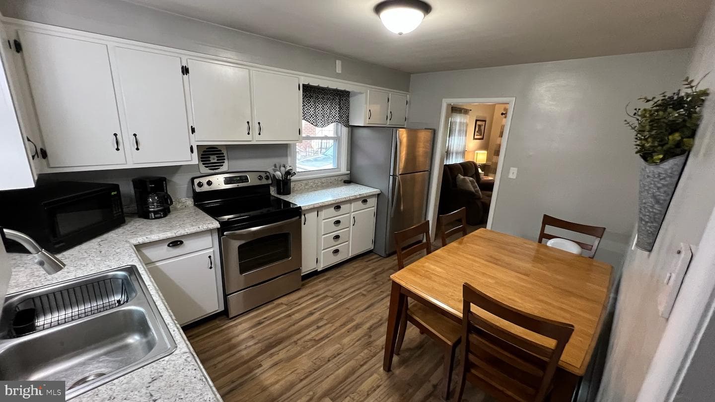 445 E Chestnut Street photo 7