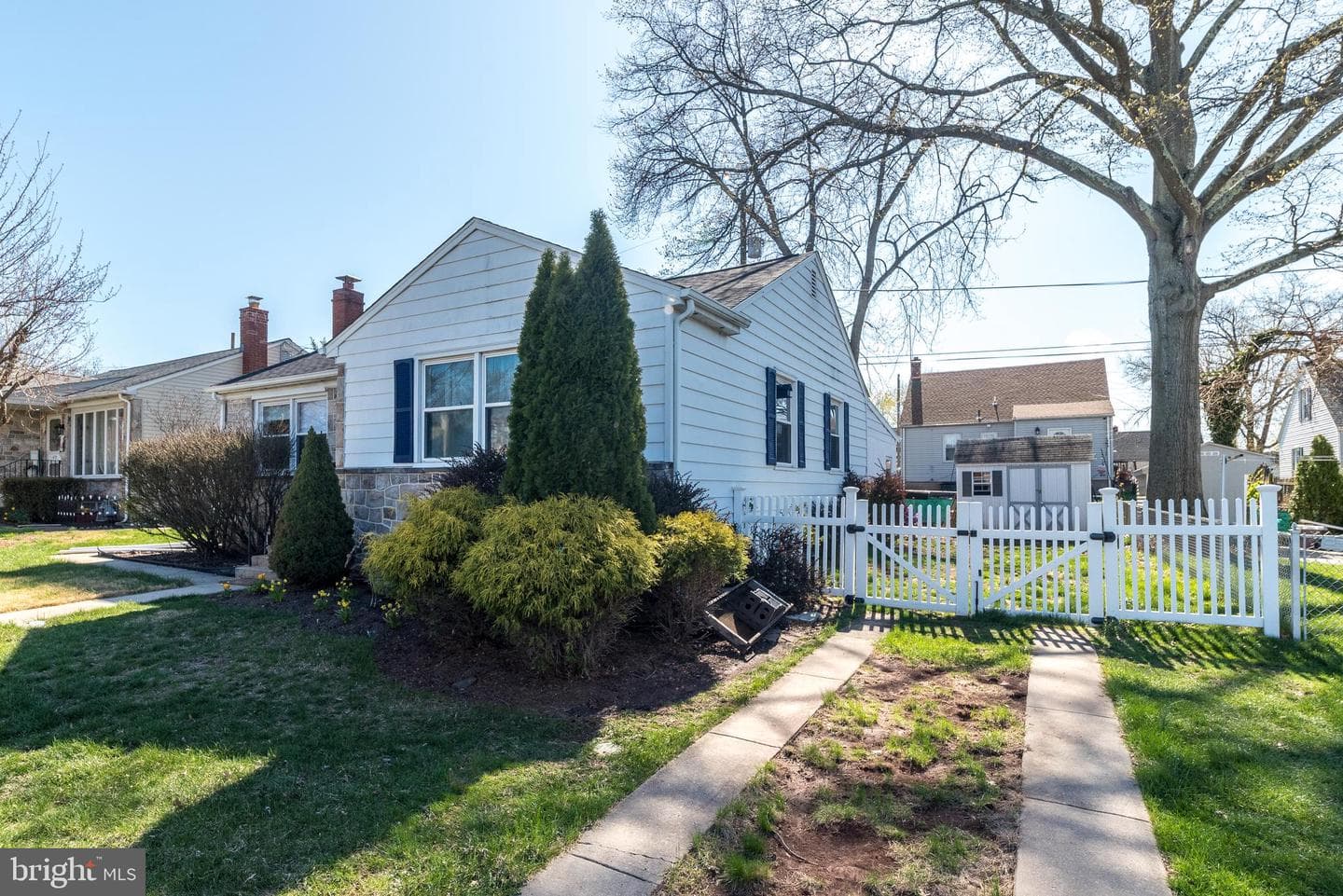 668 Oakdale Avenue photo 2