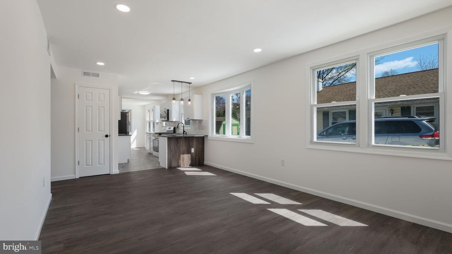 2633 Barnes Avenue photo 5