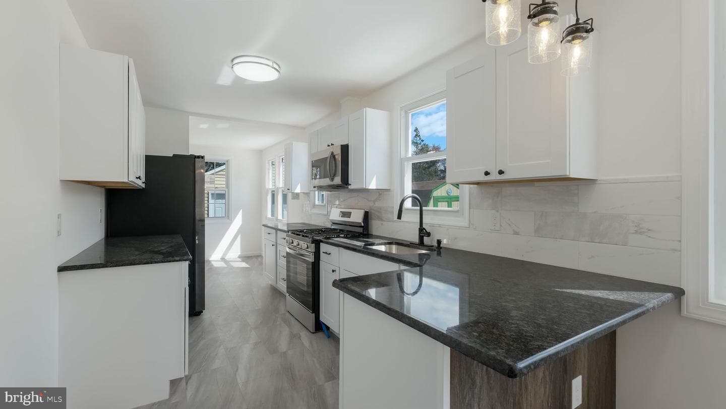 2633 Barnes Avenue photo 8