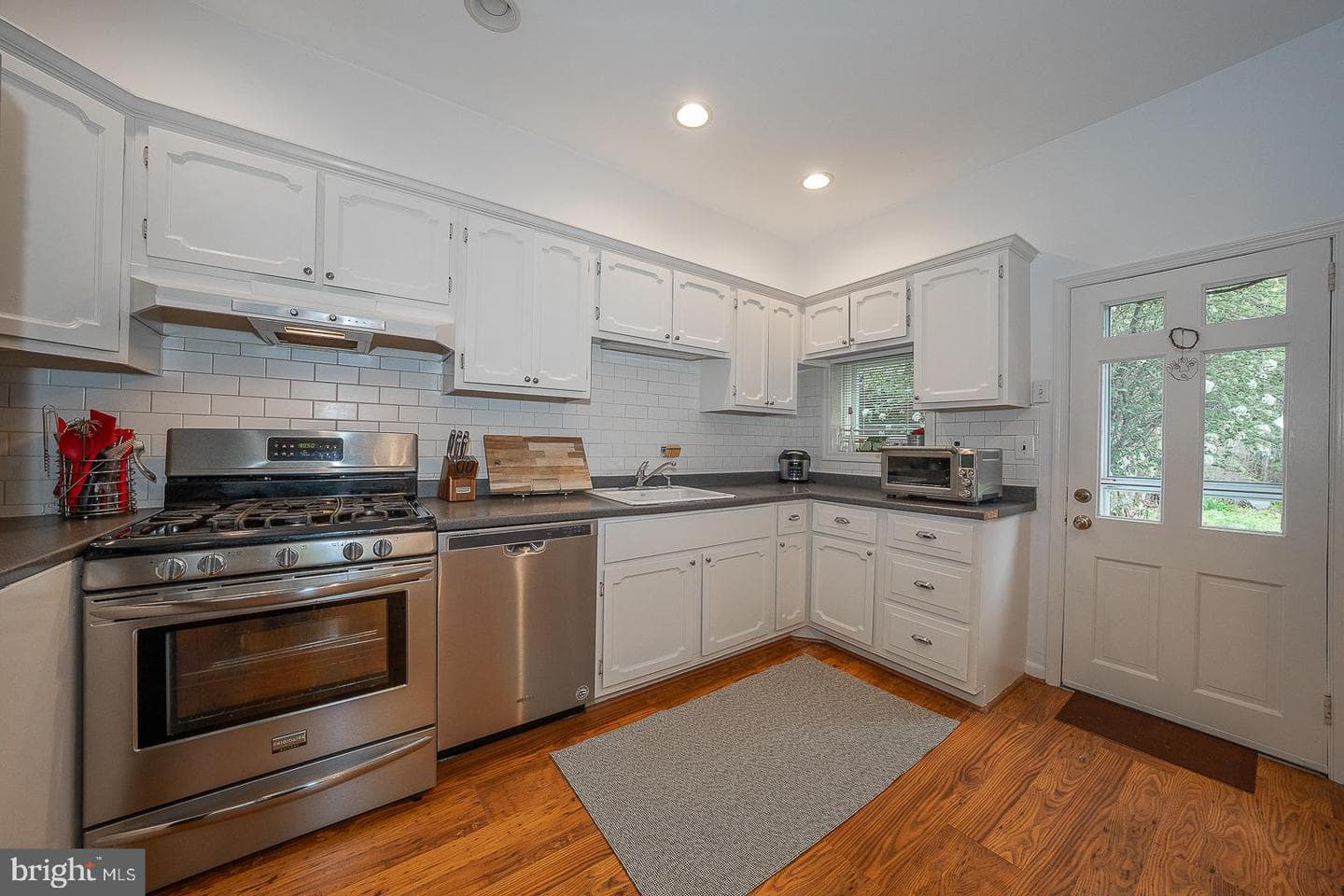 698 Beacom Lane photo 12