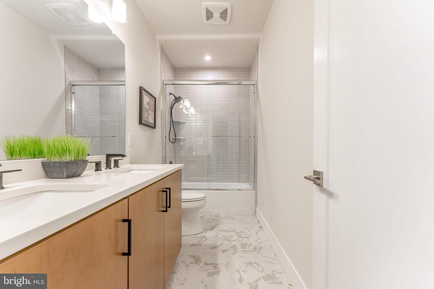 913 Laurens Alley photo 37