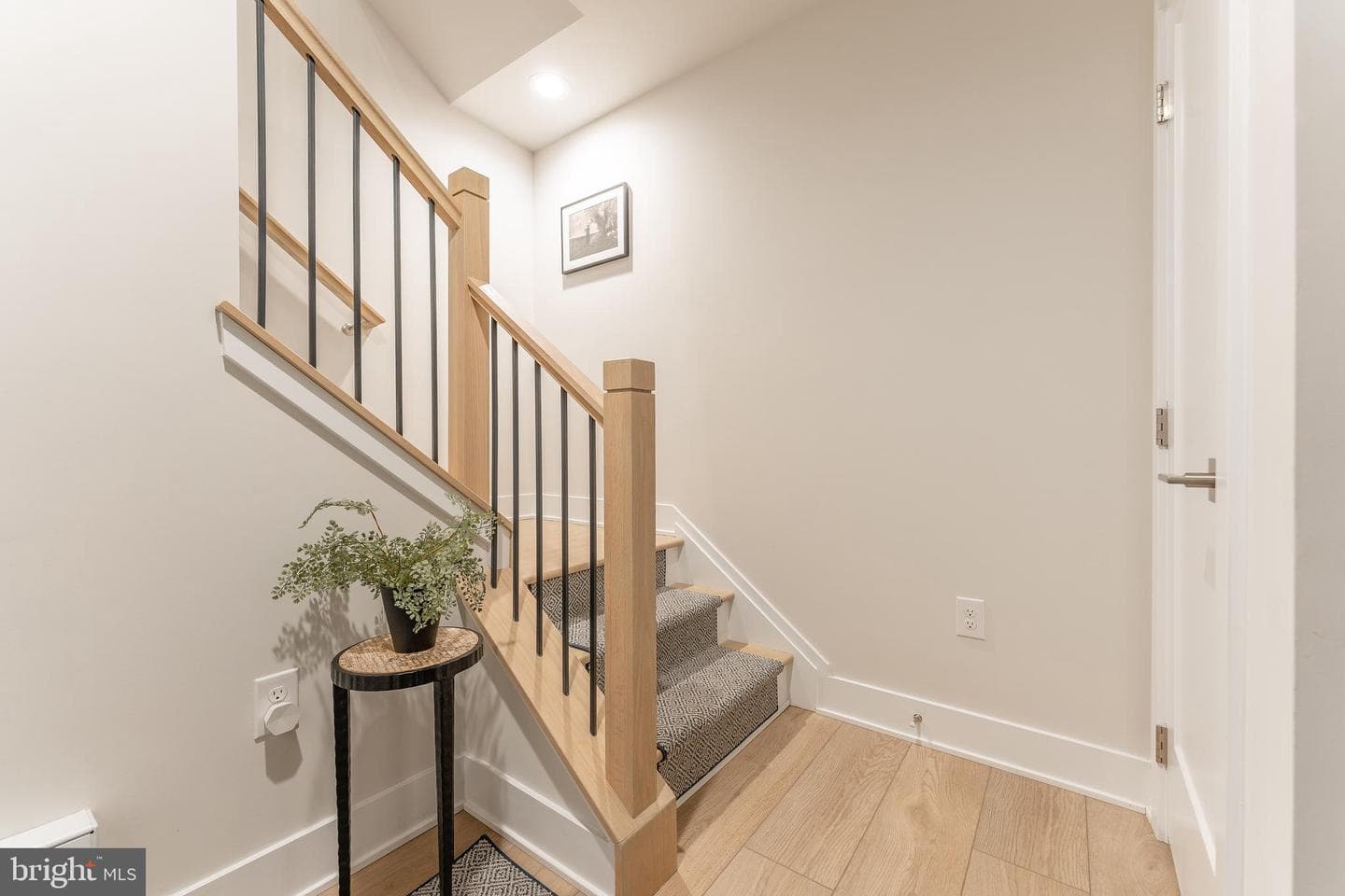 913 Laurens Alley photo 40