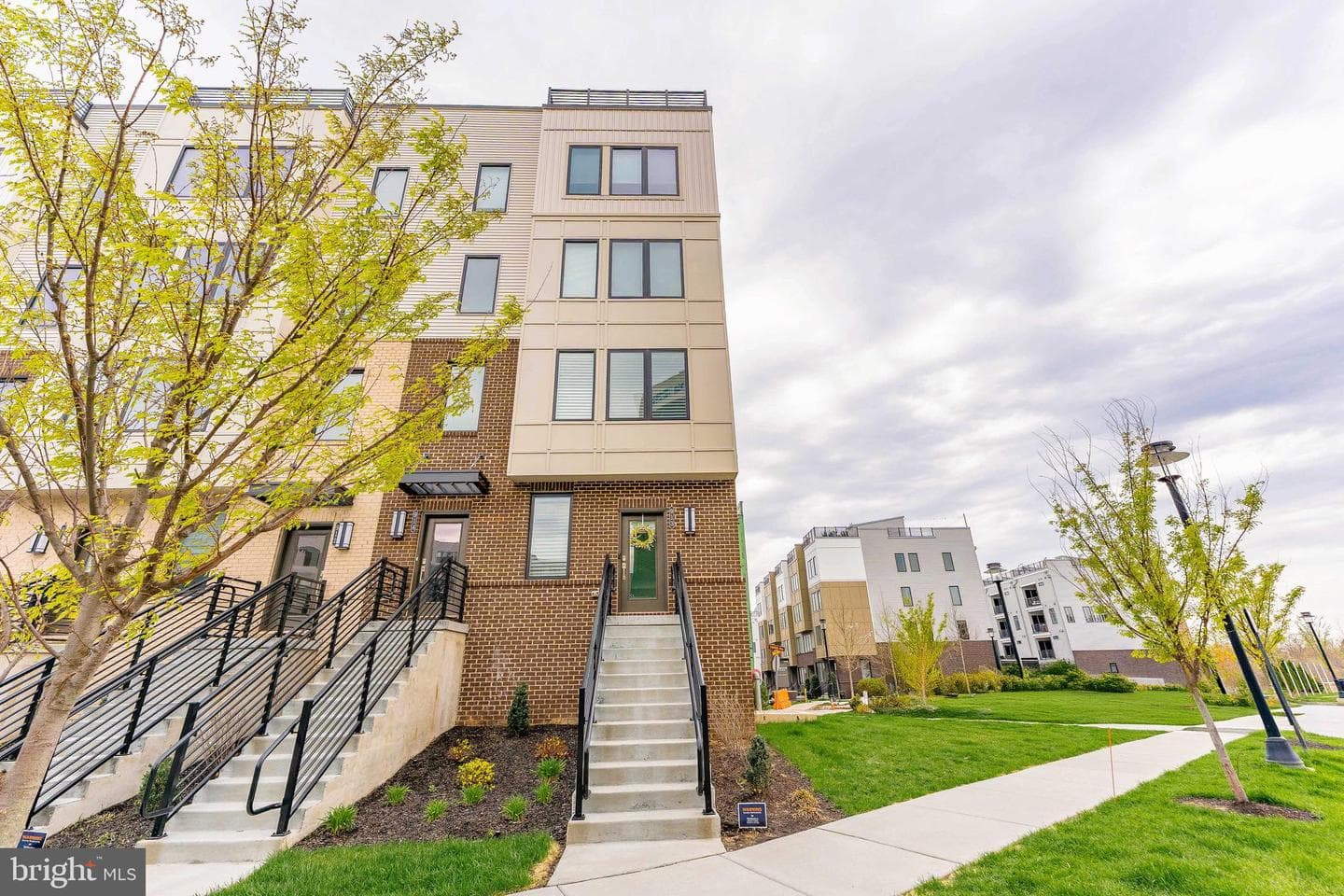 913 Laurens Alley photo 44
