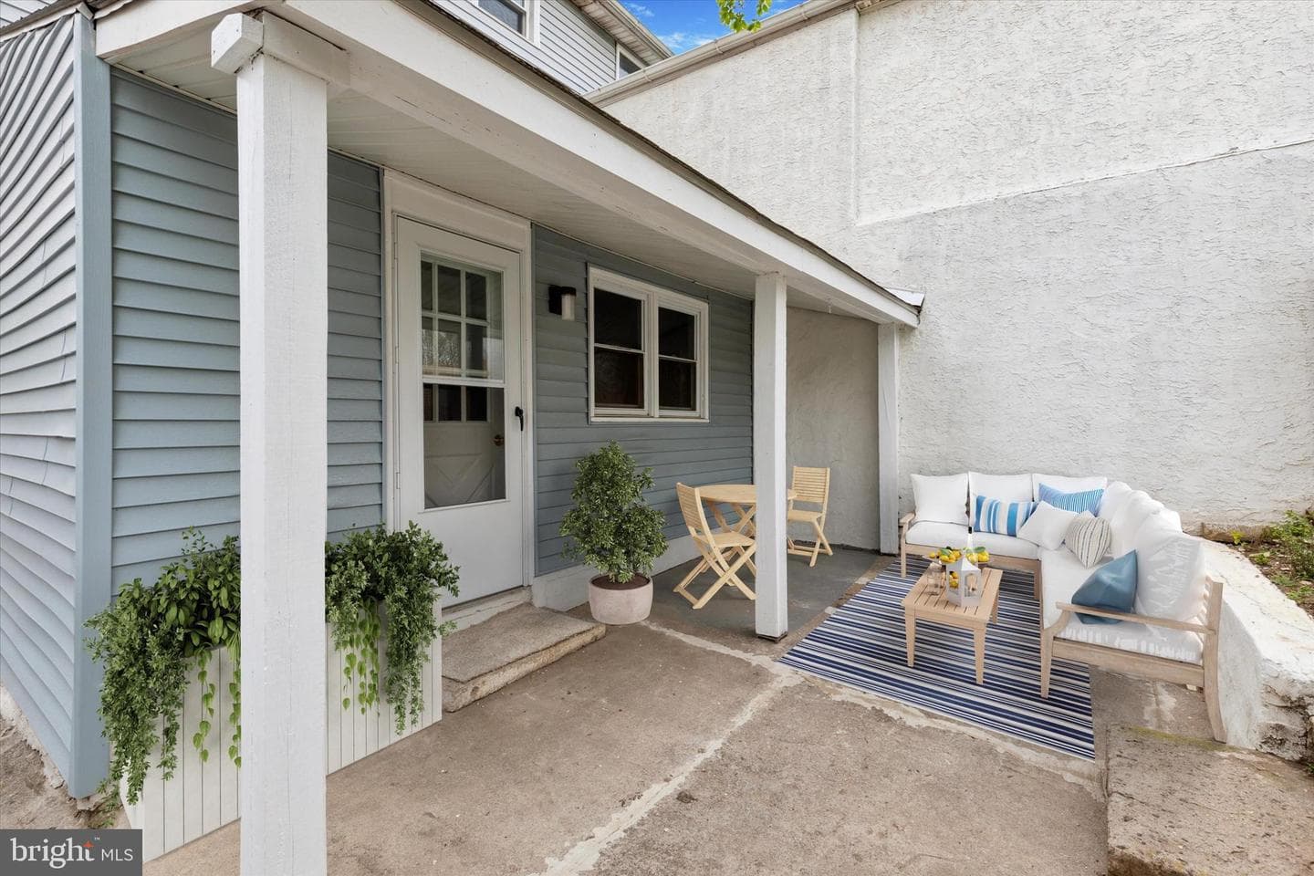 463 New Elm Street photo 1