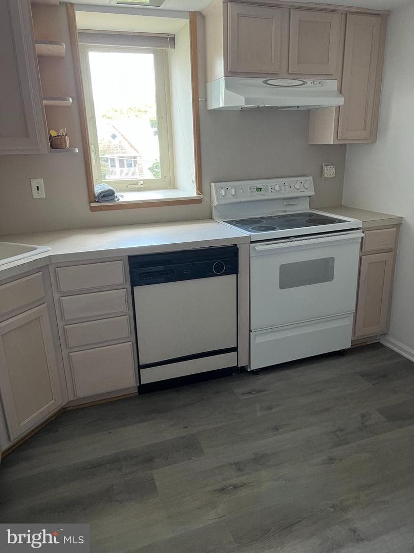 226 N Essex Avenue #306 photo 15