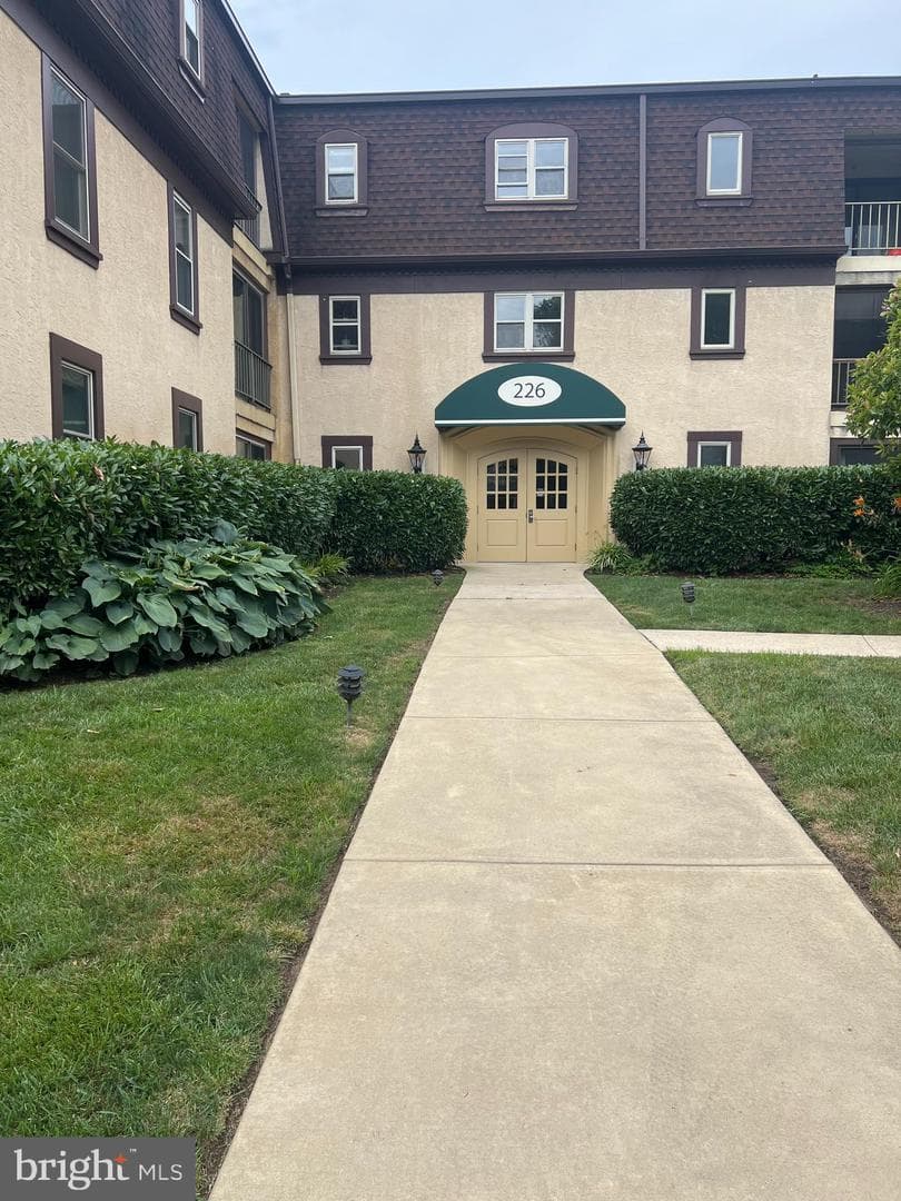 226 N Essex Avenue #306 photo 2