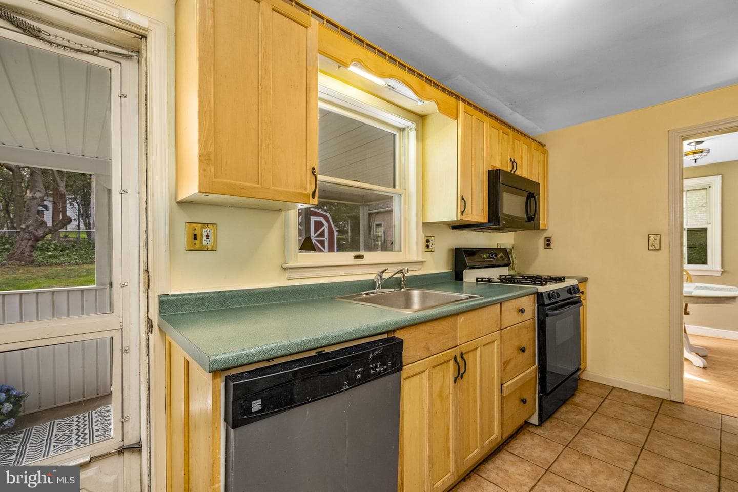 404 Drayton Road photo 9