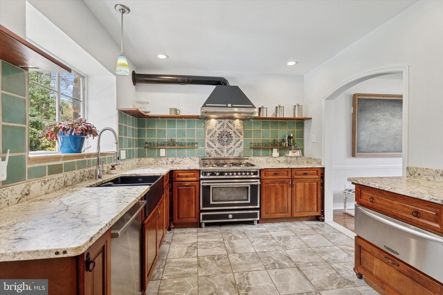 110 Raynham Road photo 29