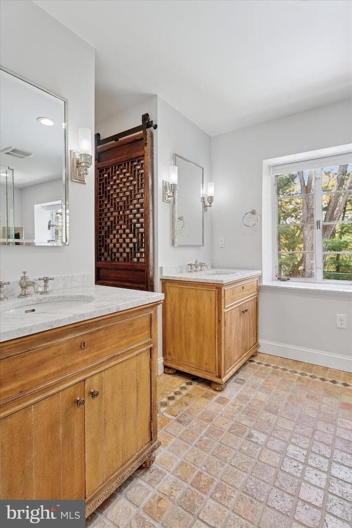 110 Raynham Road photo 35