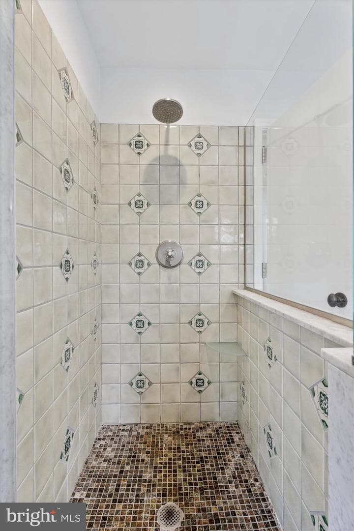 110 Raynham Road photo 36
