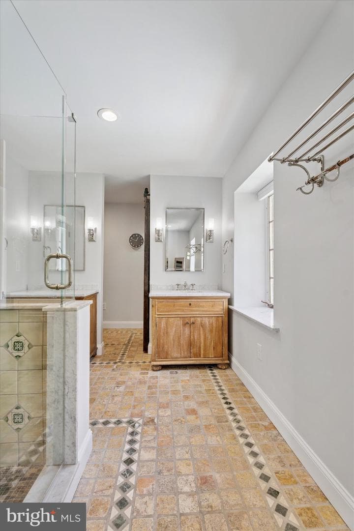 110 Raynham Road photo 37