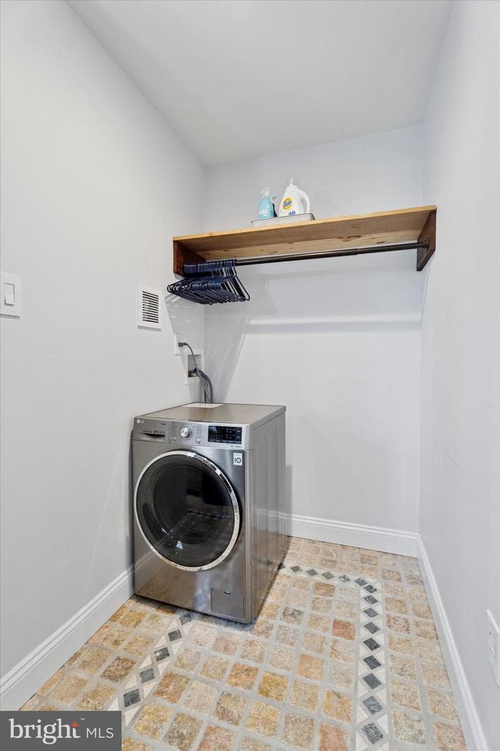110 Raynham Road photo 40