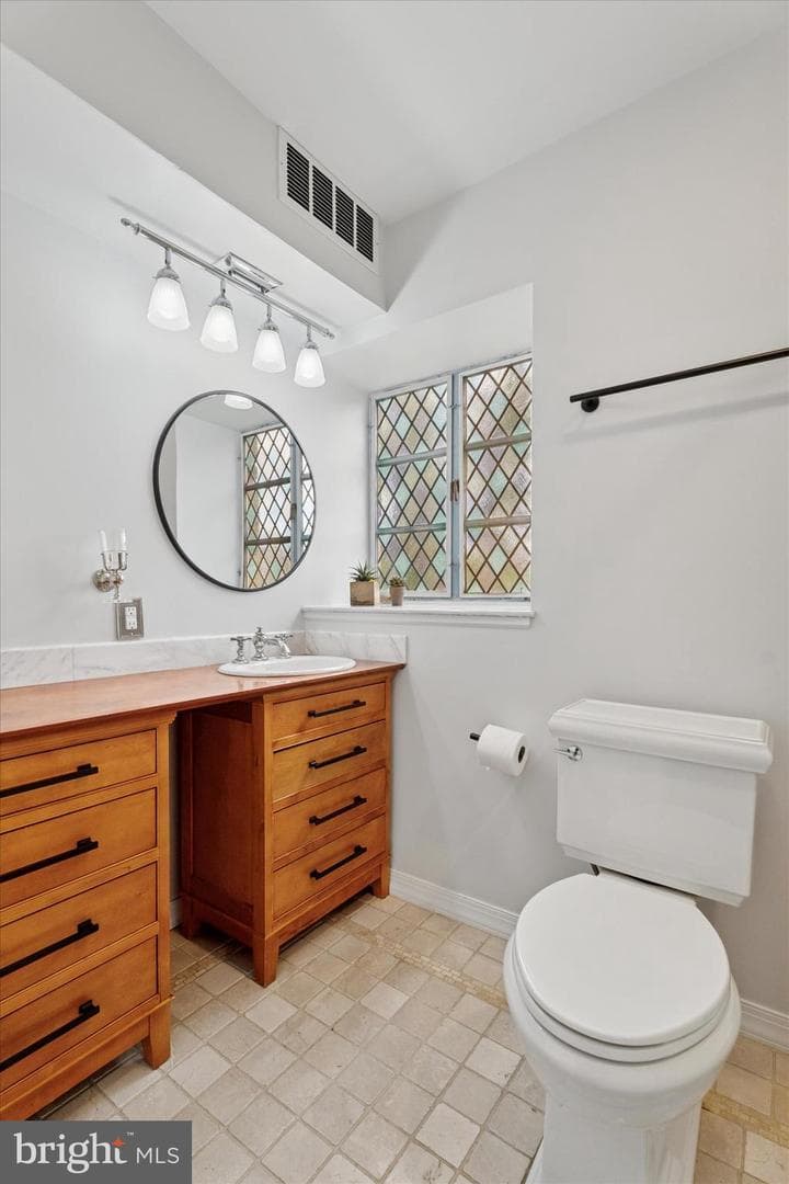 110 Raynham Road photo 43
