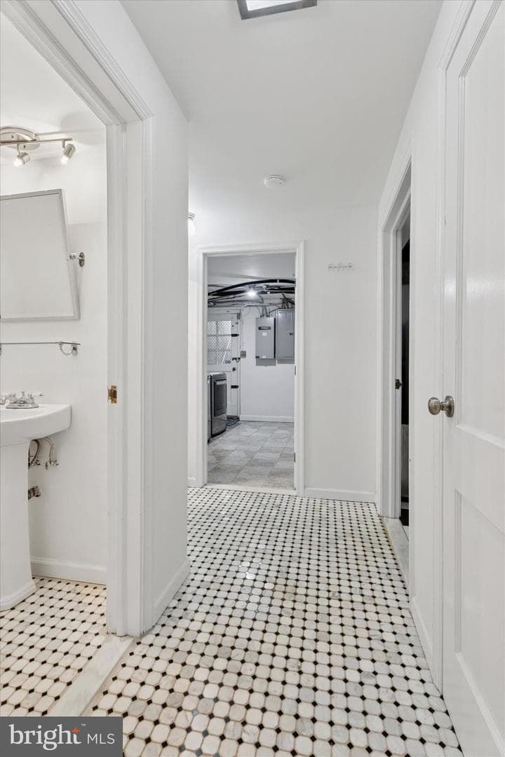 110 Raynham Road photo 53
