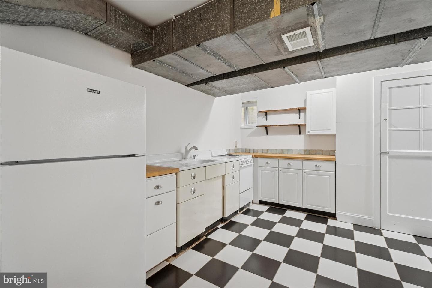 110 Raynham Road photo 59
