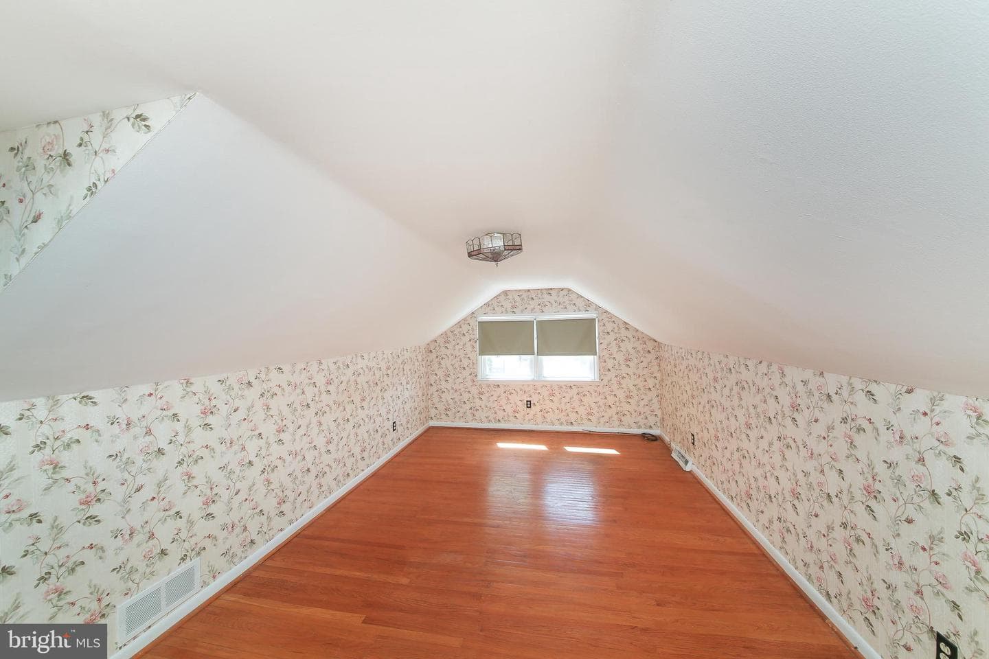 10 Glenn Circle photo 23