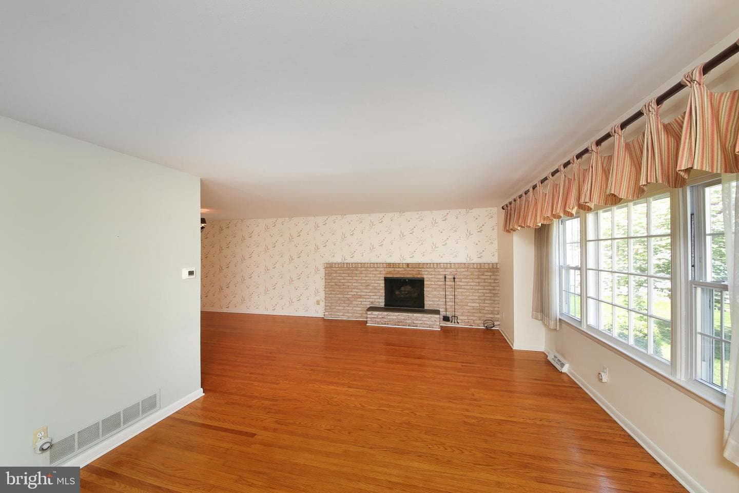 10 Glenn Circle photo 6